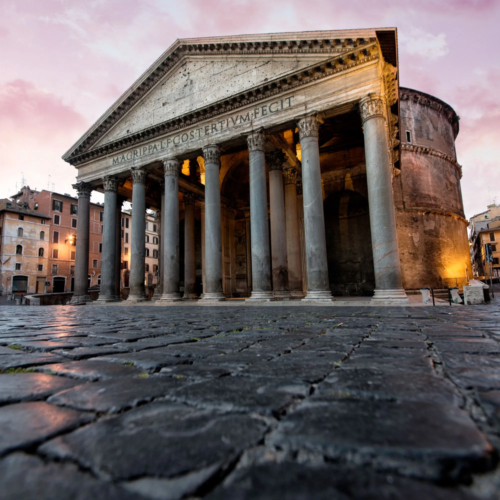 Roma-Italia-Pantheon-quadrata-strada